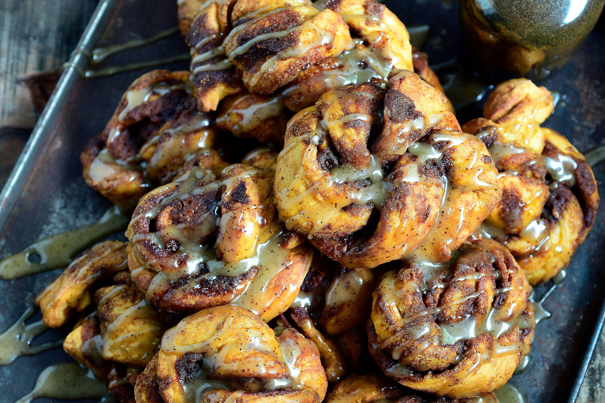 Kaneelknots met koffie-icing