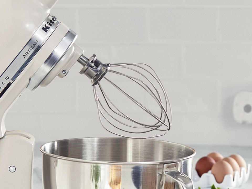 Accessories-stainless-steel-whisk-almond-cream-mixer-with-whisk-close-up